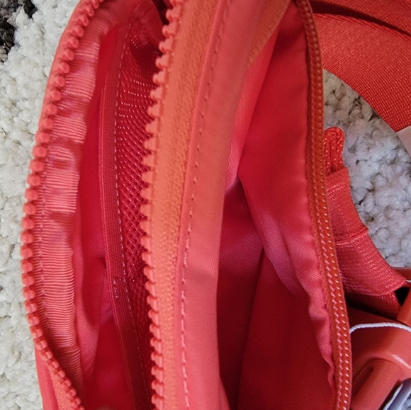 Lululemon Everywhere Belt Bag (EBB) - Pale Raspberry - Picture 7 of 12